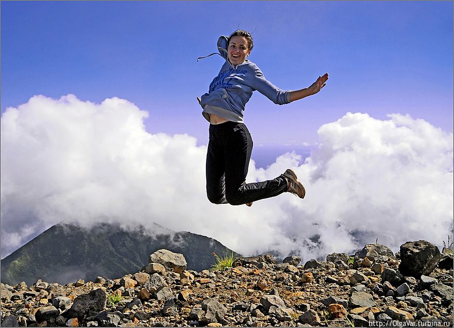 Кто взлетел над облаками….