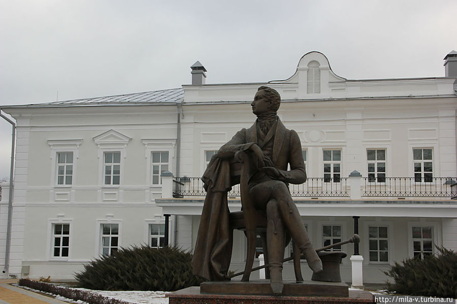 памятник Дмитрию Веневитинову