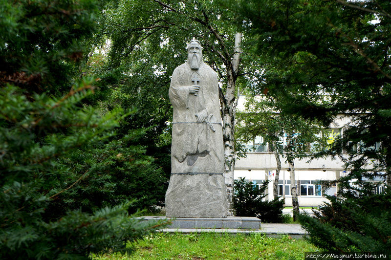 Памятник  Святому  Апостолу  Андрею  Превозванному. Южно-Сахалинск, Россия