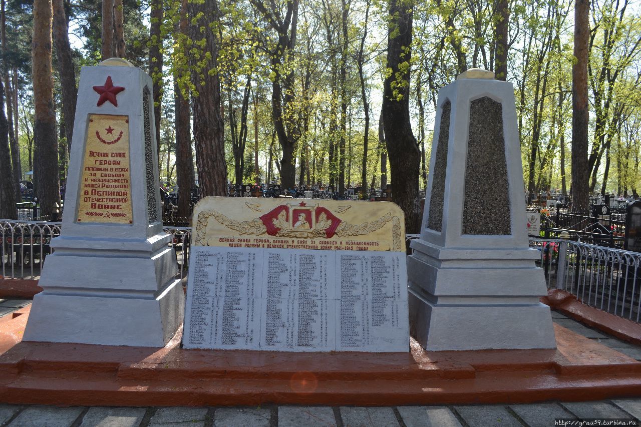 Братская могила советских воинов, умерших от ран / Mass grave of Soviet soldiers who died of wounds