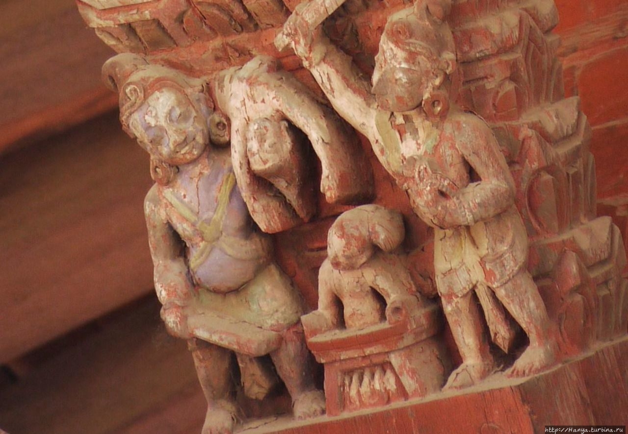 Муки ада в распорках храма Hari Shankar Temple. Из интернета Патан (Лалитпур), Непал