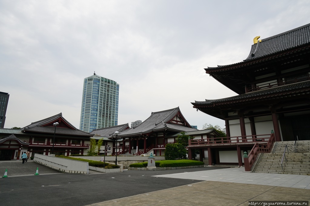 храм Дзодзё-дзи в парке Сиба Токио, Япония