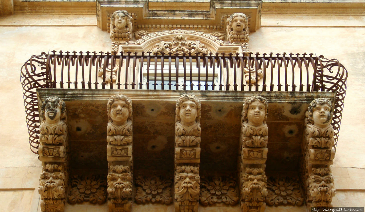 Консоли Палаццо Николачи - деталь сицилийского барокко