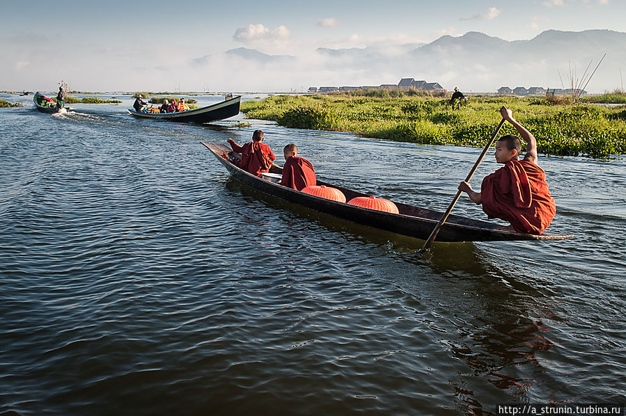 Монахи озера Инле Озеро Инле, Мьянма