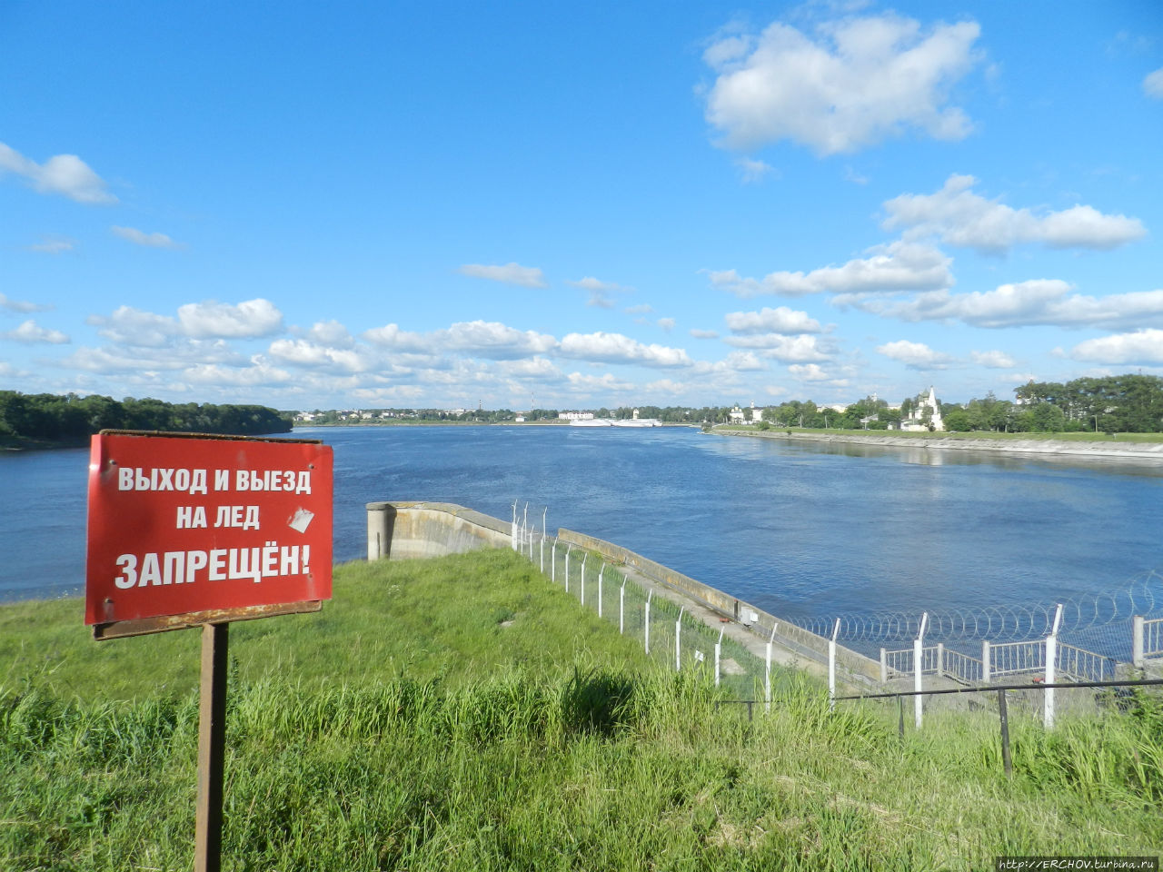 Фото с плотины в сторону Углича. Углич, Россия