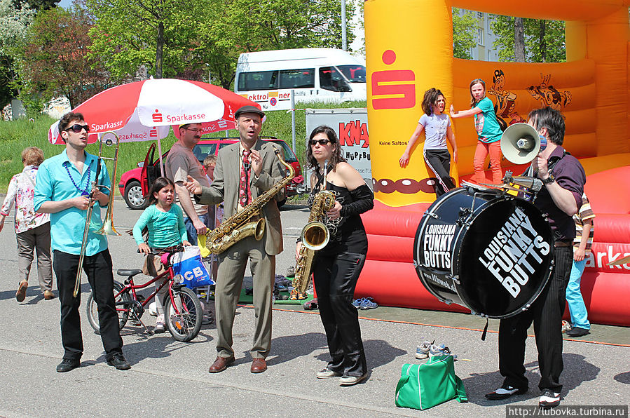 Воскресный Праздник в городе.