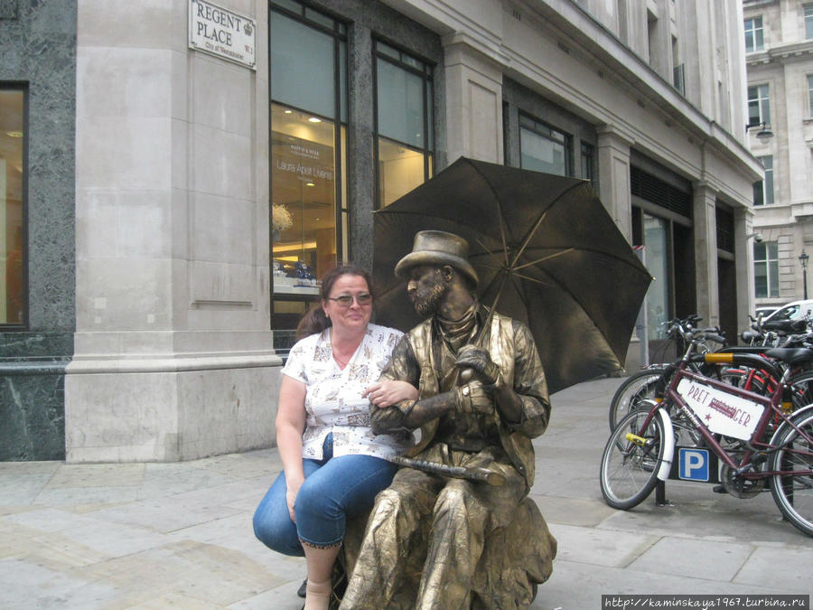 Прогулки по улицам Лондона. Живой памятник, я не ожидала, что он живой, думала, что настоящий. Он меня напугал))) Лондон, Великобритания