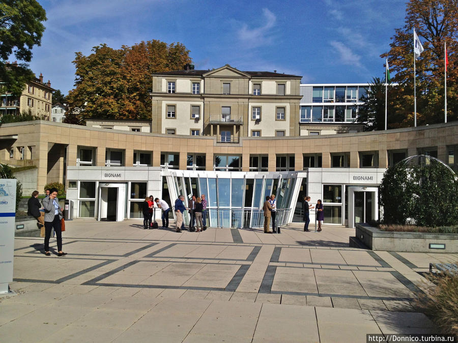 а это самое старое здание на территории IMD, в нем находятся кабинеты профессоров и кафетерий Лозанна, Швейцария