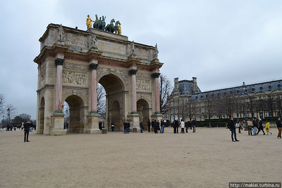 Малая триумфальная арка на площади Каррузель. Париж, Франция