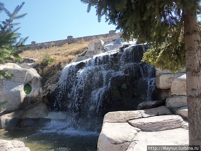 Водопад на входе. Карс, Турция