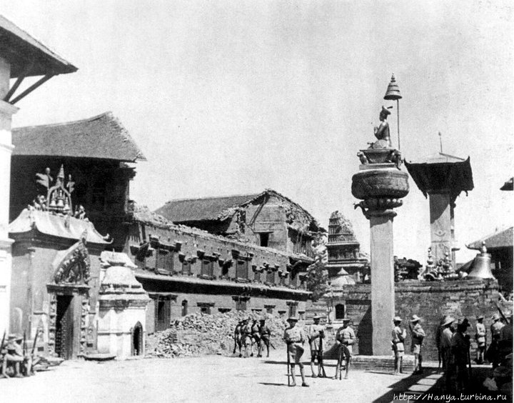 Фото Дворца 55 окон после землетрясения 1934 года. Из интернета
