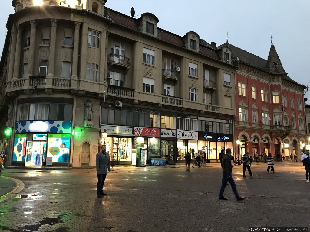 На пешеходной улице Корзо На пешеходной улице Корзо