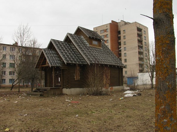 Заброшенная часовня в центре города Сланцы, Россия