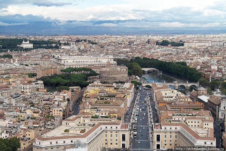 ватикан язык. ватикан язык. рим вид сверху на город. столица ватикана и государственный язык. флаг италии и ватикана.