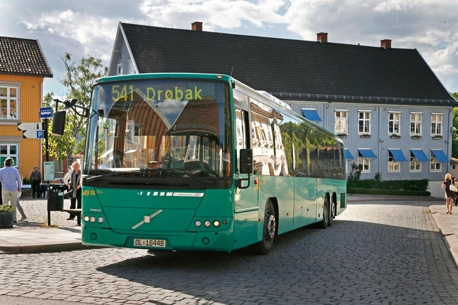 В дни работы парка, часть автобусов получают номер 541х и следуют только до TusenFryd Винтербро, Норвегия