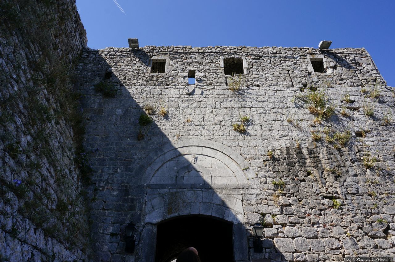 Шкодер проездом и крепость Розафа Шкодер, Албания Шкодер проездом и крепость Розафа Шкодер, Албания