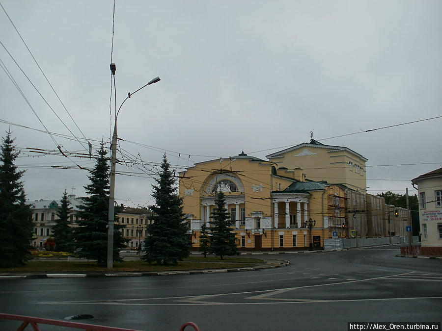 Академический театр им. Ф.Г.Волкова. Перед нами первый русский профессиональный театр, основанный Фёдором Волковым в 1750 году. Существующее здание — третье по счёту, стоящее на прежнем месте, построено в 1911 году. Ярославль, Россия