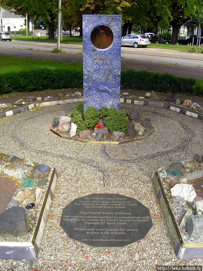 Памятник Огонь мира Гаага, Нидерланды