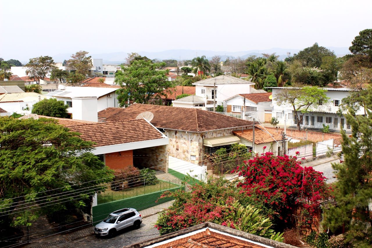 Вид на соседний район Лорена, Бразилия