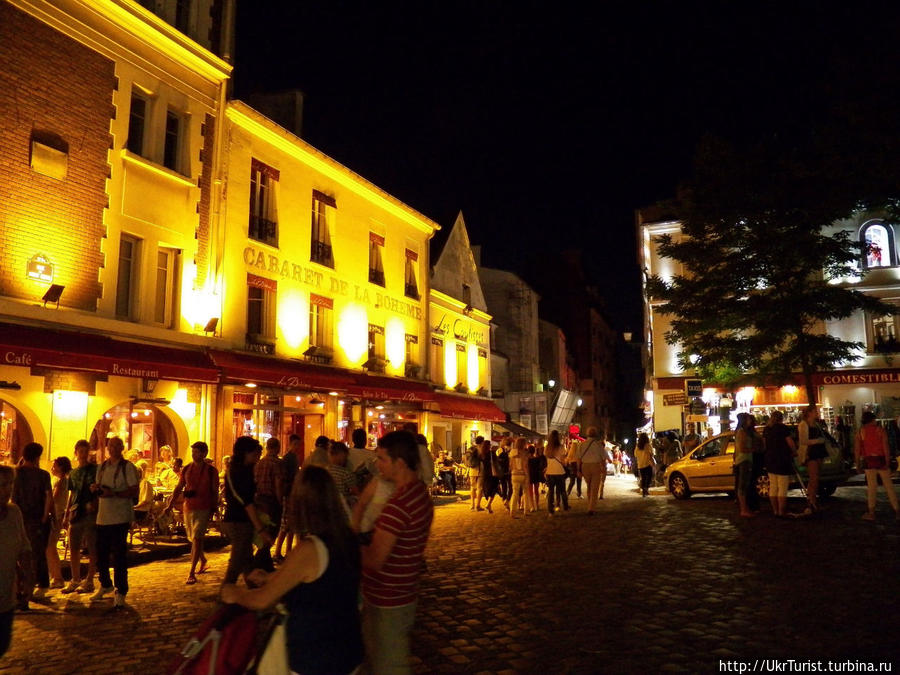 Монмартр (фр. Montmartre, букв. Гора Мучеников) — название 130-метрового холма на севере Парижа. Холм Монмартр — высочайшая точка Парижа. На вершине холма находится базилика Сакре-Кёр, одна из самых популярных достопримечательностей французской столицы. Париж, Франция