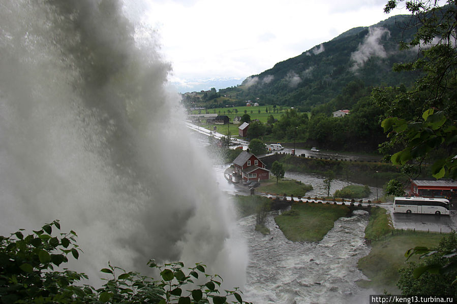 Стейндальсфоссен – водопад с изнанки