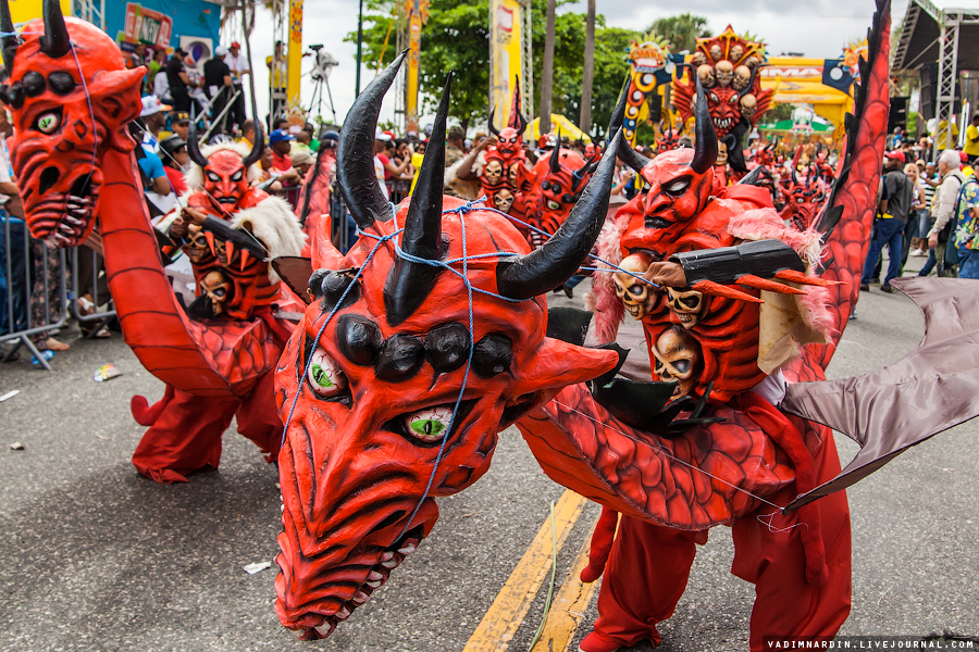 Карнавал в Доминикане в Санто-Доминго Доминиканская Республика