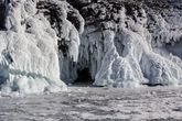 ледяные пещеры Байкала