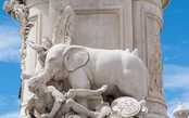 Слава, ведущая слона (представляющего Азию) над человеческой фигурой (представляющей Африку).Из интернета