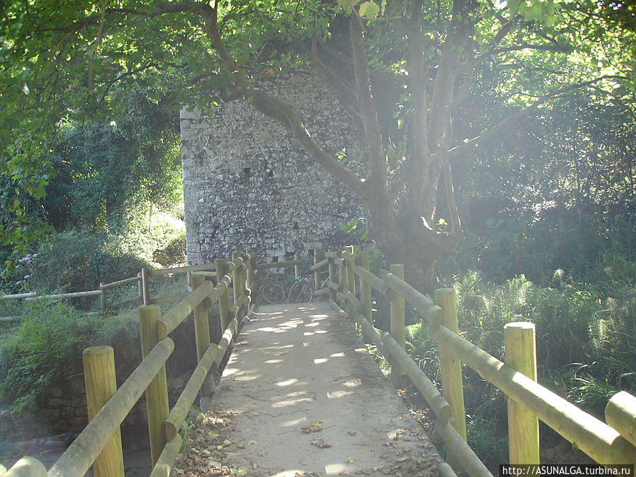 Климат большей его части, относится к Атлантическому типу, поэтому не такой жаркий как у южных регионов Испании. Летний период обычно влажный и теплый