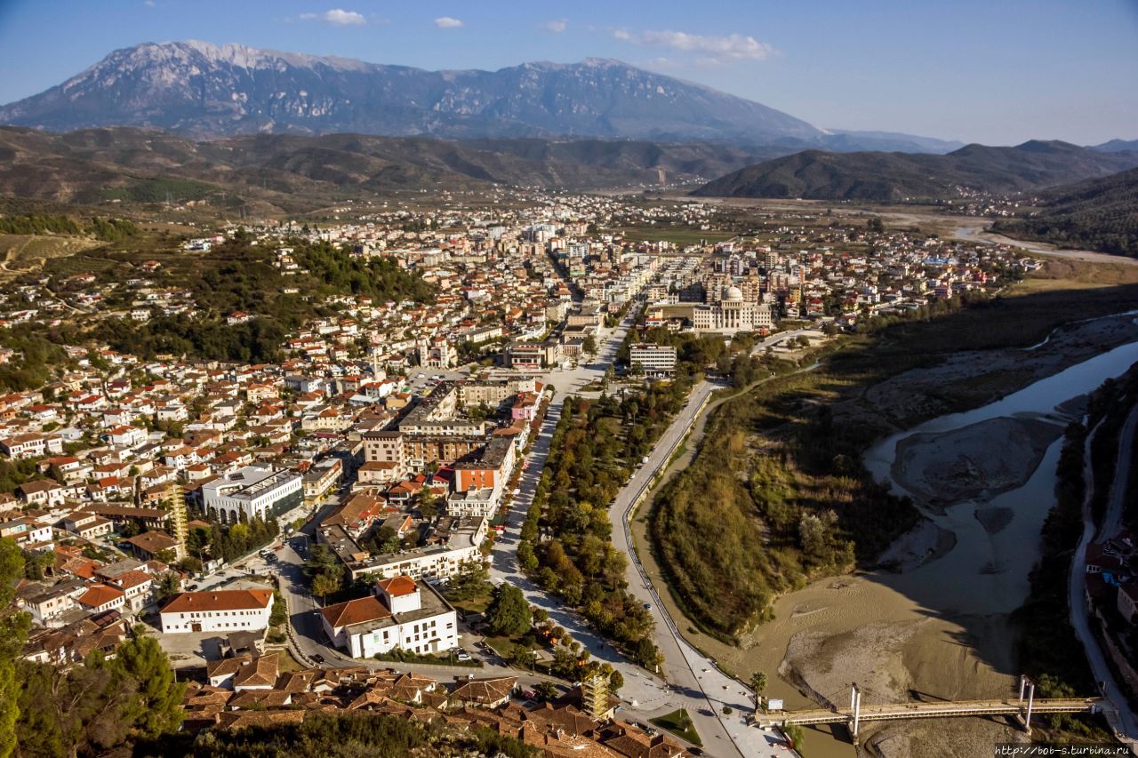 Берат с высоты крепостных стен Берат, Албания
