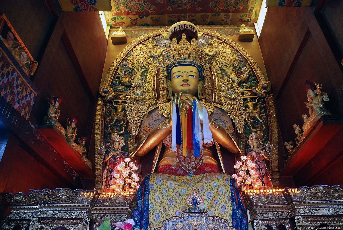 Статуя Maitreya Jampa в J