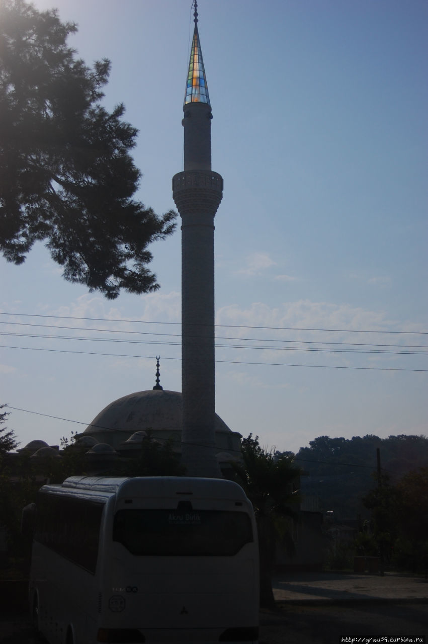 Базарная мечеть Гёйнюк, Турция