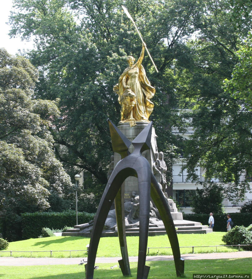 Памятник Битве при Кортрейке установлен в 1908 г., автор Godfried Defreese Кортрейк, Бельгия