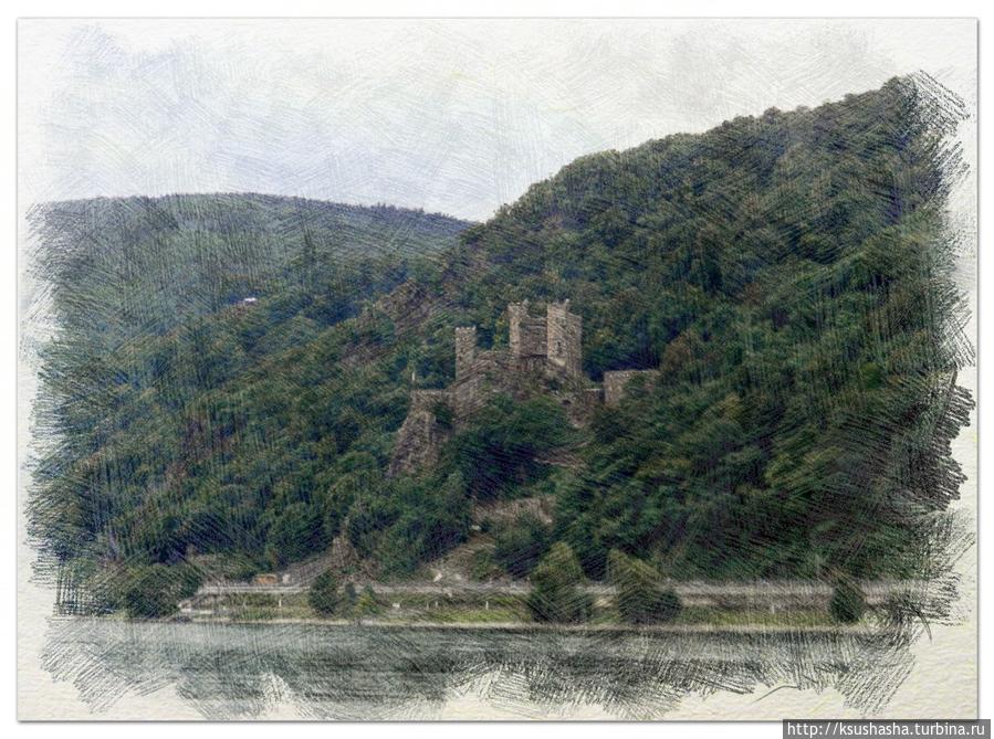 Ещё один таможенный замок Рейнштайн. Он очень старинный — выстроен приблизительно в девятисотом году, а выглядит прекрасно. Всё потому, что в 1825 году его приобрел принц Пруссии Вильгельм Фридрих и полностью восстановил. Так Рейнштайн стал первым отреставрированным замком на Рейне Земля Рейнланд-Пфальц, Германия