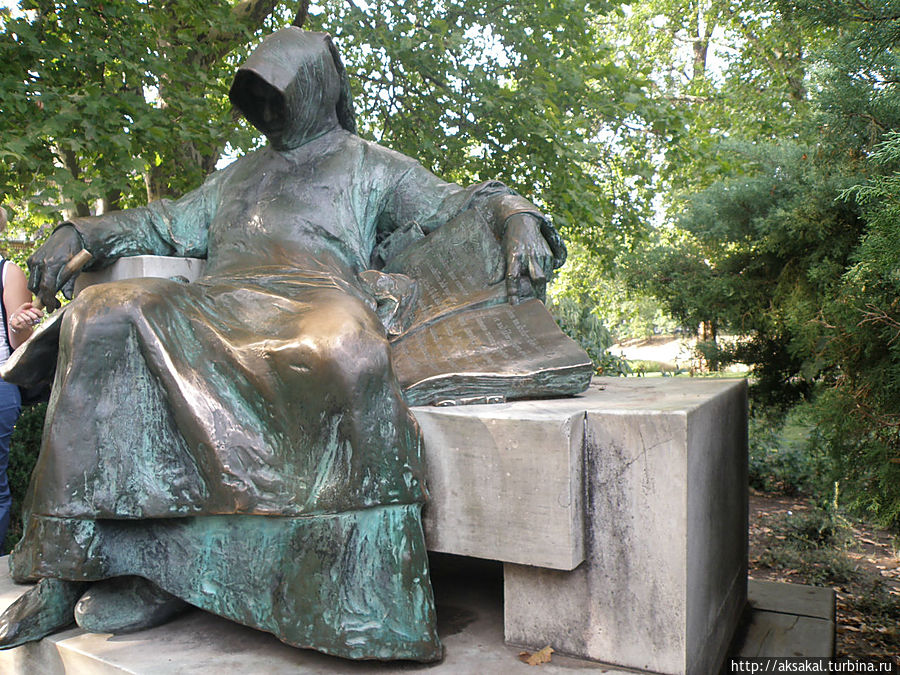 Анонимус. Скульптура неизвестному летописцу, написавшему в ХII в. Деяния венгров Истрия, Хорватия