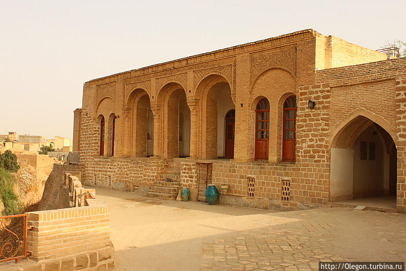 В поисках лучшего вида на Чудо древней инженерии в Шуштаре Провинция Хузестан, Иран