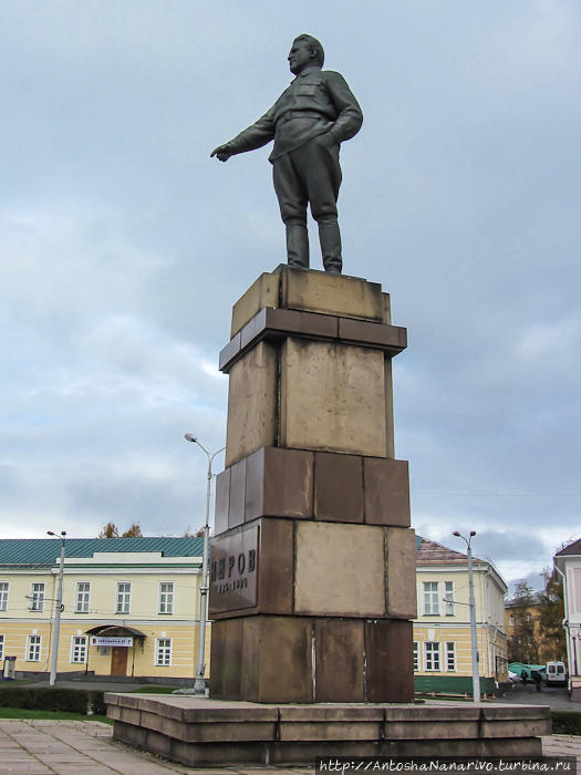 Кирова птз. Памятник Кирову в Петрозаводске. Памятник Кирову на Кирова Петрозаводск. Площадь Кирова Петрозаводск памя. Памятник с м Кирову в Петрозаводске.