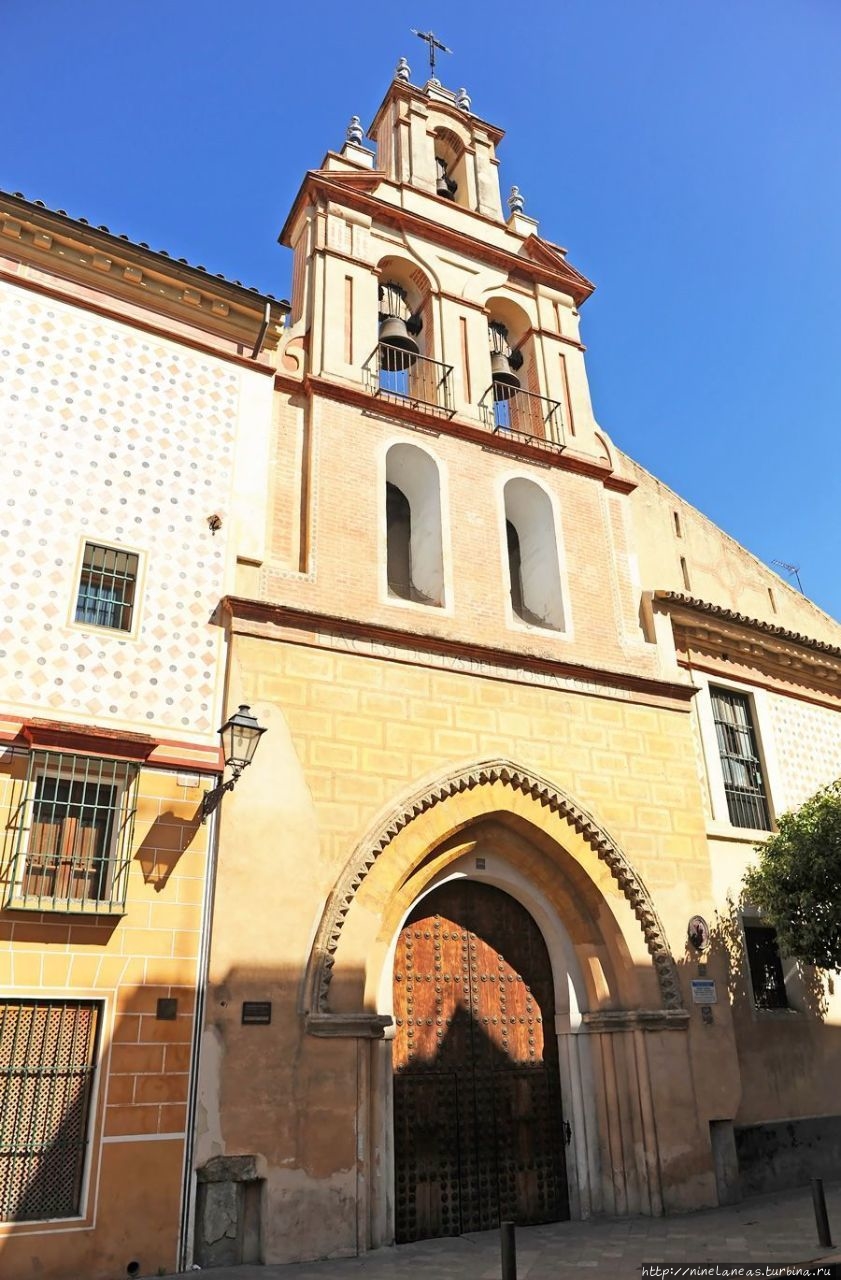 Фасад церкви Санта Мария ла Бланка Севилья, Испания