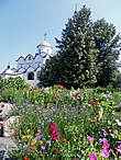 Покровский Собор утопает в цветах