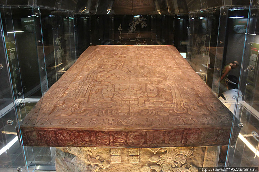 Крышка саркофага из Храма надписей ( музей Паленке) Мексика