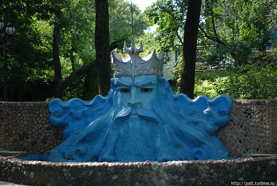 Фонтан Нептуна без воды Владивосток, Россия