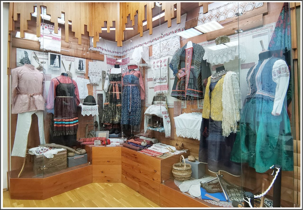 Образцы одежды, вышивки, кружев, выполненные  мастерицами Тобольск, Россия