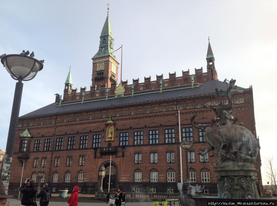 Городская Ратуша Копенгагена, возведенная в 1905 году. Копенгаген, Дания