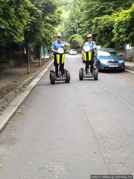 полицейские в Карловых Варах перемещаются таким транспортом Карловы Вары, Чехия