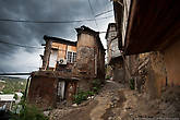 Я сразу же вспомнил про улицы старой части Тбилиси.