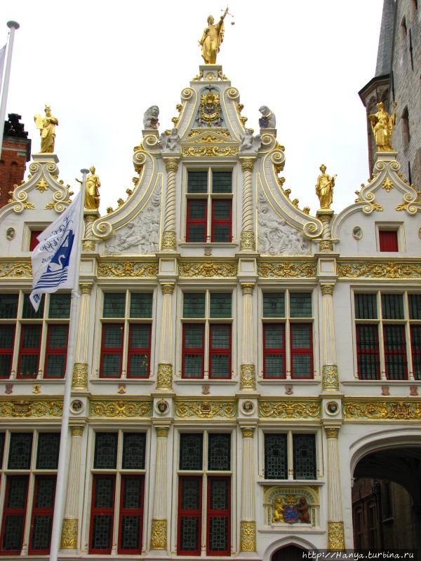 Старая часть Дворца Правосудия. Фото из интернета Брюгге, Бельгия
