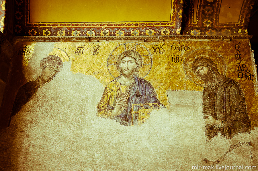 Еще одна уникальная мозаика — «Страшный Суд», на ней изображен Христос, Богородица и Иоанн Предтеча. Стамбул, Турция