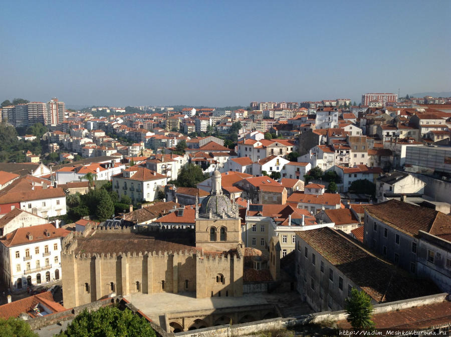 Панорама города Коимбра с балкона Университета. Коимбра, Португалия