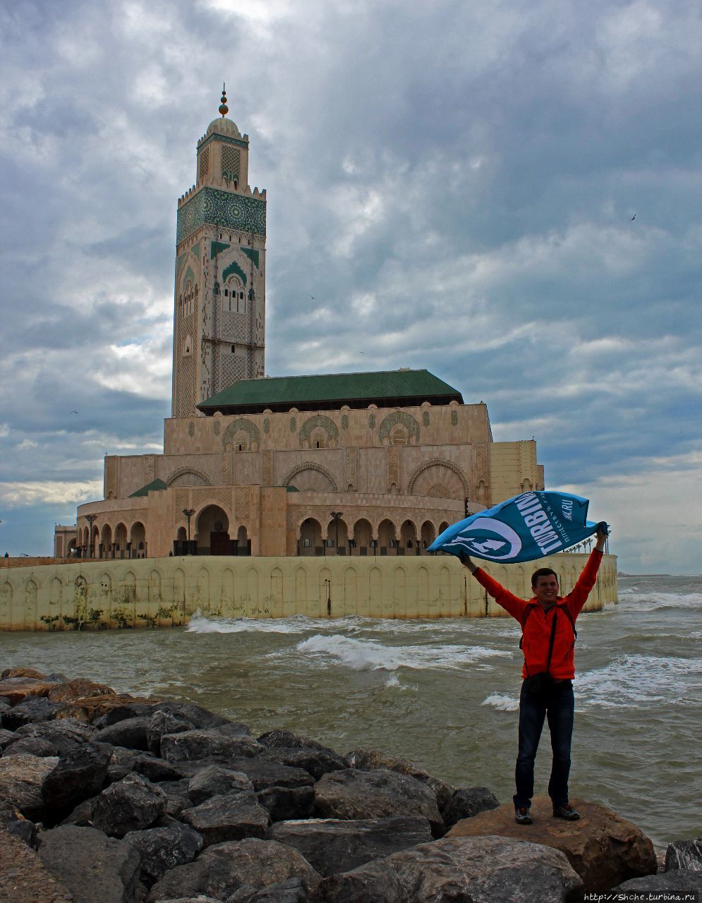Великая мечеть Хасана II ночью и днем Касабланка, Марокко
