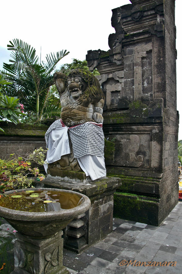 Индонезия. Бали: храм Танах Лот и Новый год
